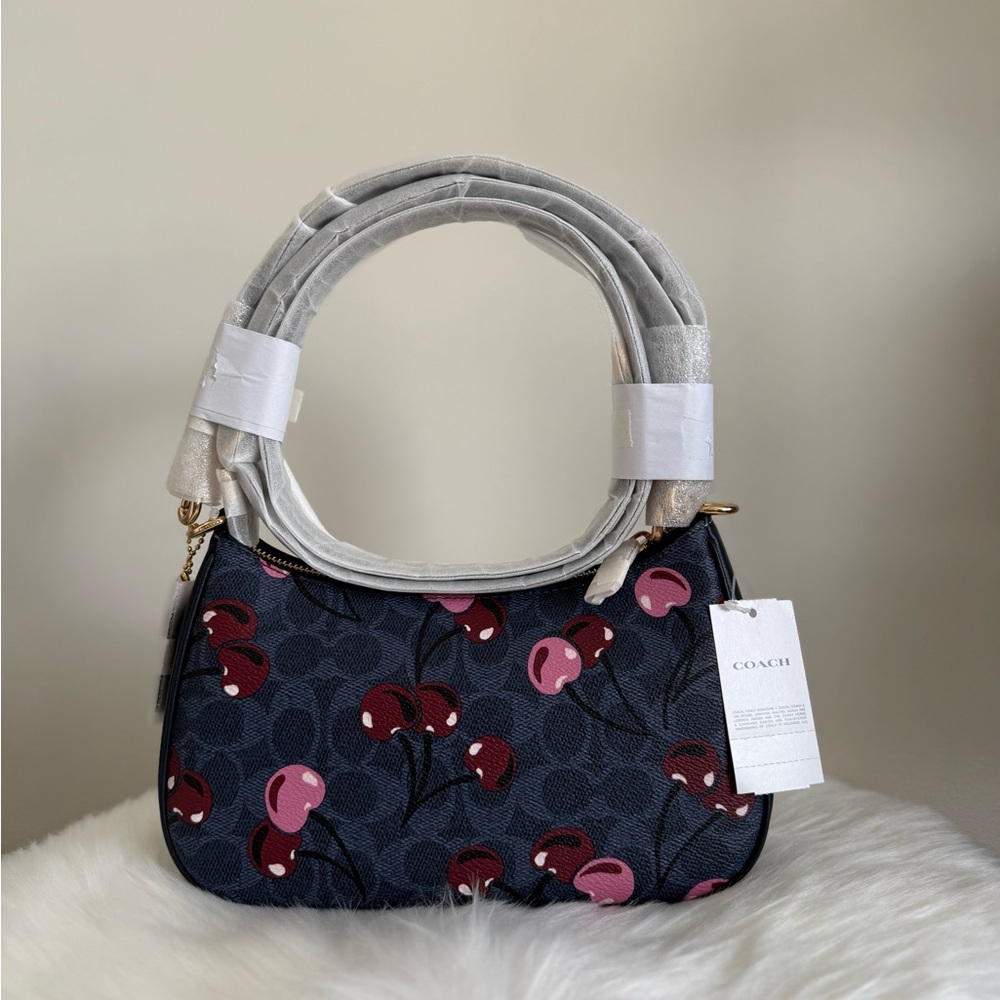 NWT Coach Teri Shoulder Bag In Signature Canvas With - Picture 8 of 8